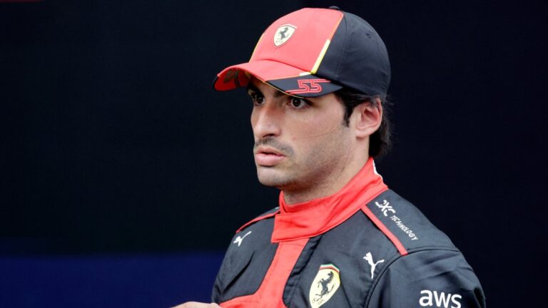 Los problemas continúan para Sainz en Ferrari