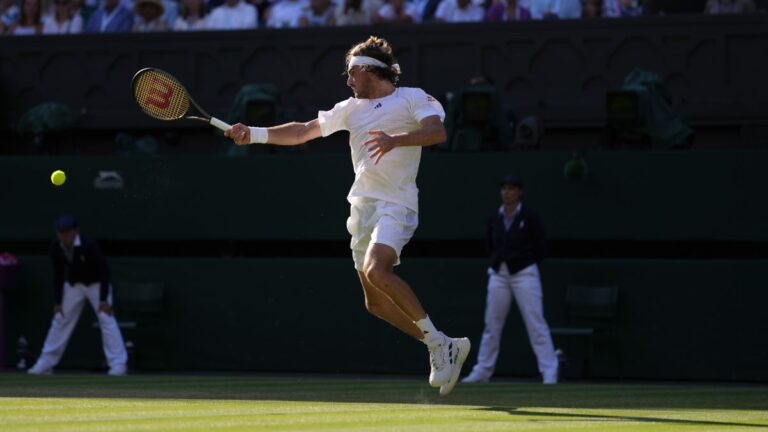 Tsitsipas elimina a Andy Murray; Alcaraz y Sabalenka también avanzan en Wimbledon