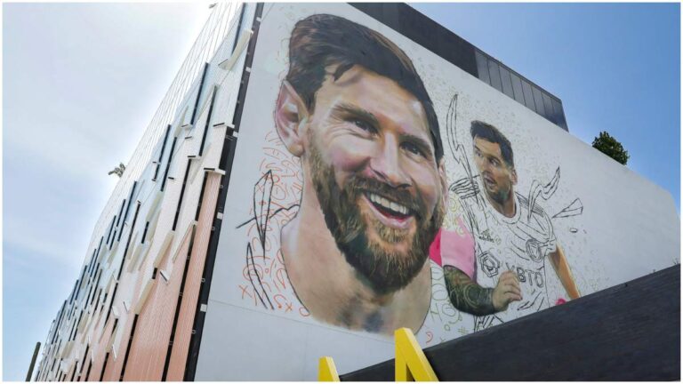 Afición del Orlando City vandaliza un mural de Messi y la afición del Inter Miami vuelve a pintarlo