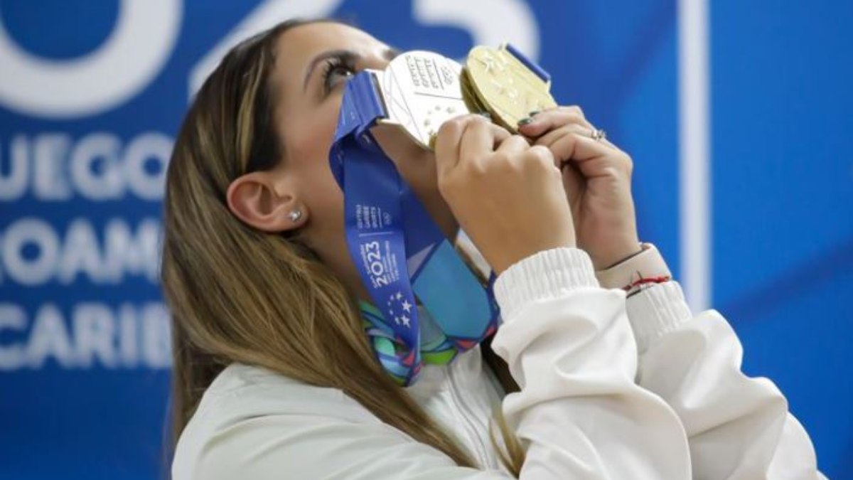 Gonzalo Hurtado y Miriam Zetter ganan el oro en boliche todo evento