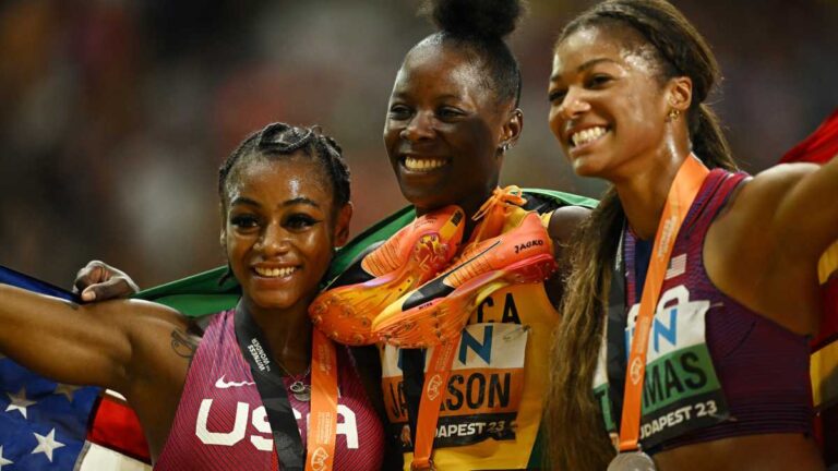 Shericka Jackson cobra venganza de Sha’Carri Richardson y se lleva el oro en los 200 metros con el segundo mejor tiempo de la historia