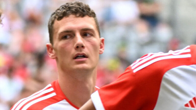 El Manchester United quiere a Benjamin Pavard si sale Maguire