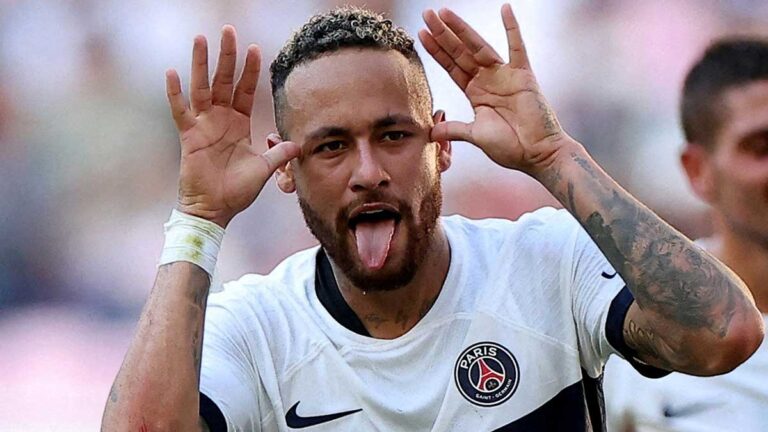 La salida de Neymar Jr del PSG es descartada por su padre