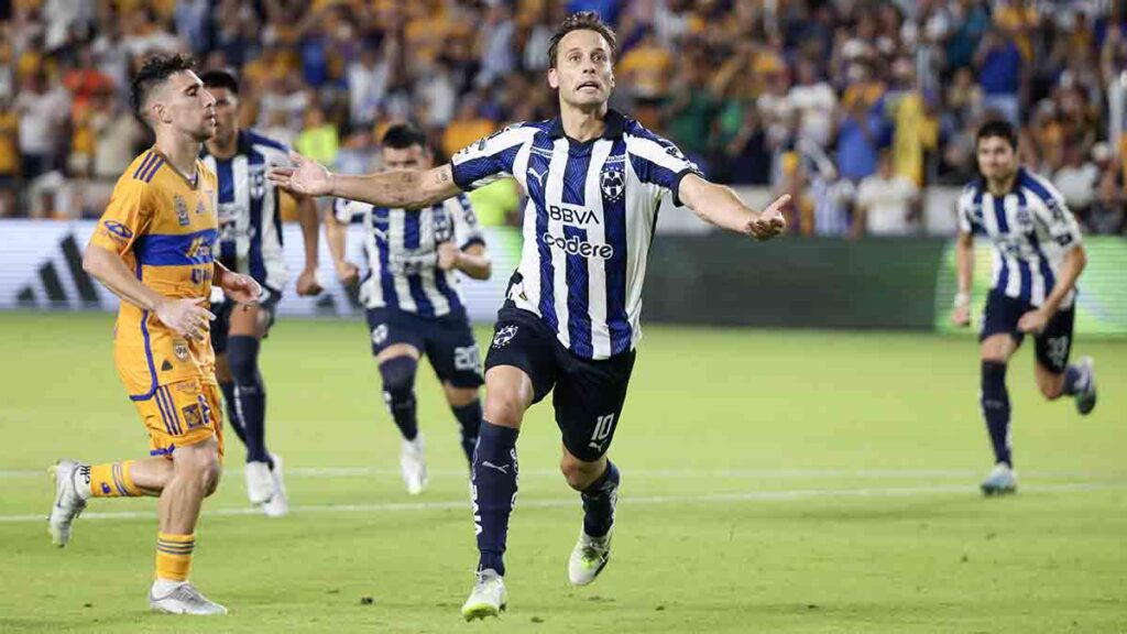 Sergio Canales marca el penalti del triunfo para Rayados | Reuters