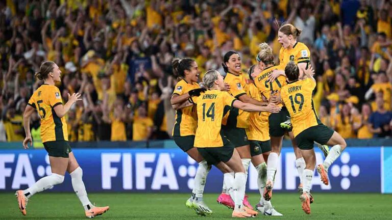 Australia avanza a por primera vez a semifinales tras vencer a Francia en la tanda de penaltis más larga de un Mundial