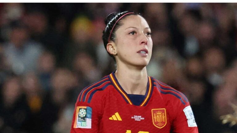 Jenni Hermoso afirma que el beso no fue consensuado y las 23 campeonas del mundo renuncian a la Selección de España