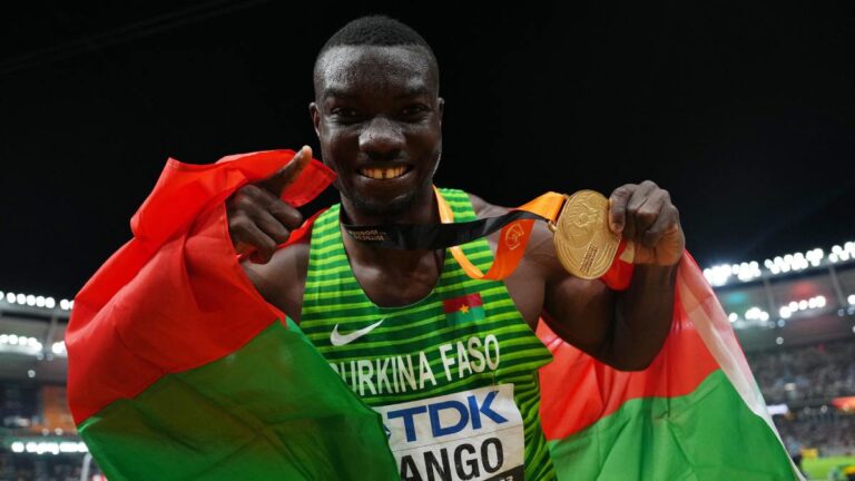 Hugues Fabrice Zango se quita la ‘espina’ y consigue su primer oro en el triple salto del Mundial de Atletismo