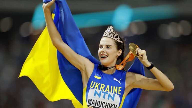 La emotiva medalla de oro de la ucraniana, Yaroslava Mahuchikh en el salto de altura en el Mundial de Budapest 2023