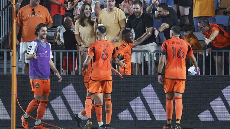 Houston Dynamo vence al Columbus Crew en una actuación histórica de Héctor Herrera