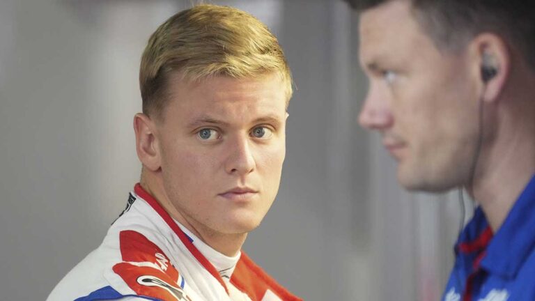 Mick Schumacher podría volver a la F1 en 2024 en lugar de Logan Sargeant