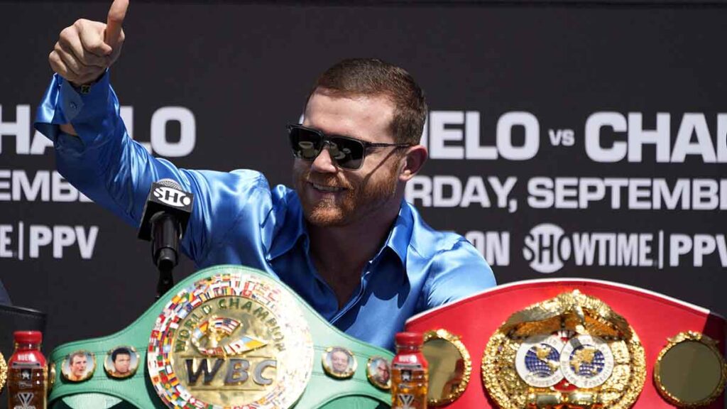 Canelo Álvarez habla previo a su combate con Jermell Charlo | AP