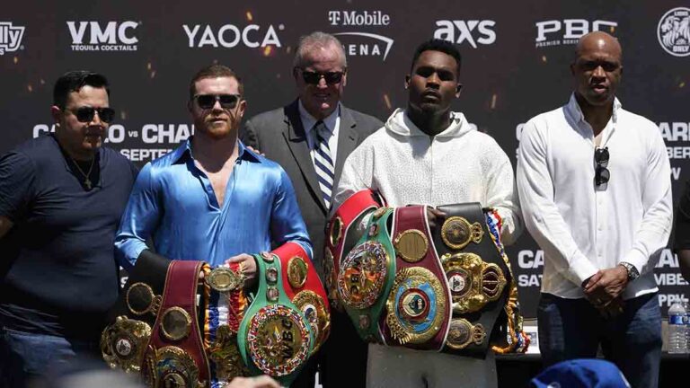 Canelo Álvarez y Jermell Charlo tienen un tranquilo cara a cara previo a su combate en septiembre