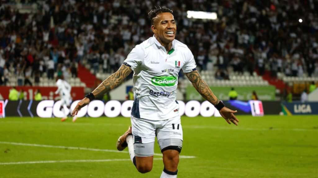 Dayro Moreno celebrando con el Once Caldas.