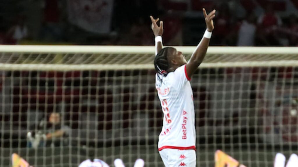 Hugo Rodallega celebrando con Santa Fe.