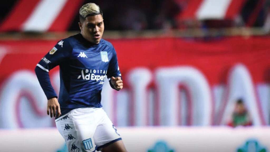 Juan Fernando Quintero jugando con Racing.