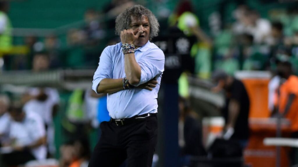 Alberto Gamero dirigiendo a Millonarios.