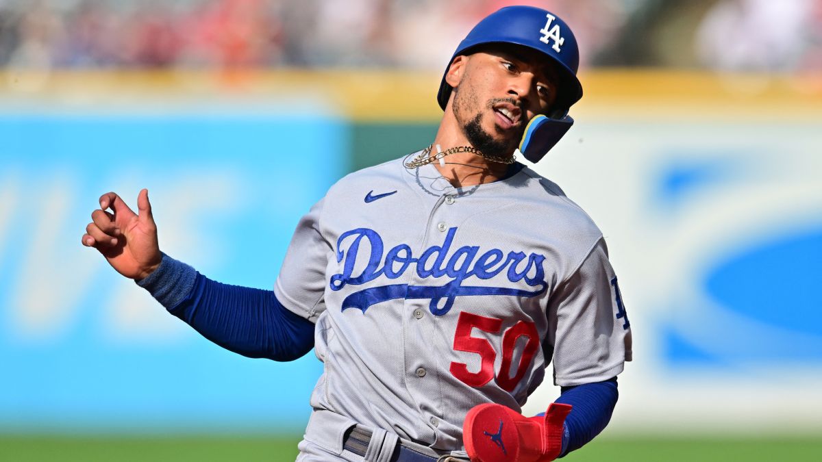 Mookie Betts se fractura una costilla y los Dodgers lo mandan a la