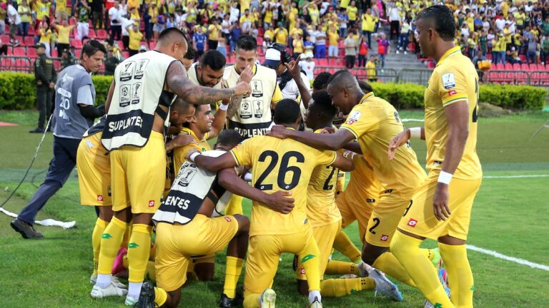 Bucaramanga aplasta a Jaguares y se ratifica como líder de la Liga Beyplay