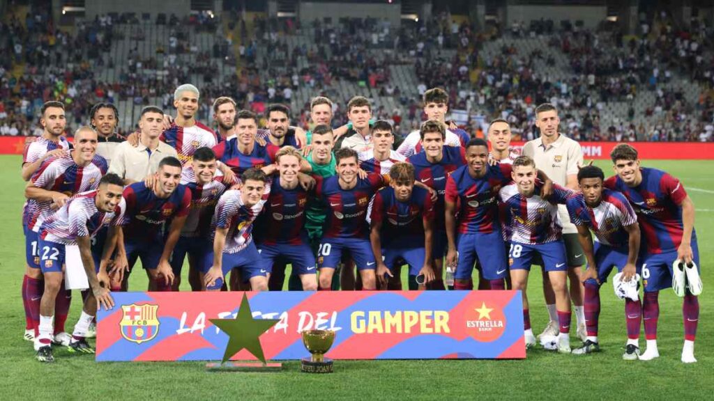 El Barcelona levanta su primer título en Montjuïc