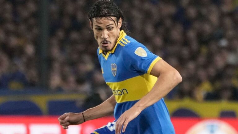 Dos oportunidades de gol, y mucho despliegue: el debut de Cavani en Boca
