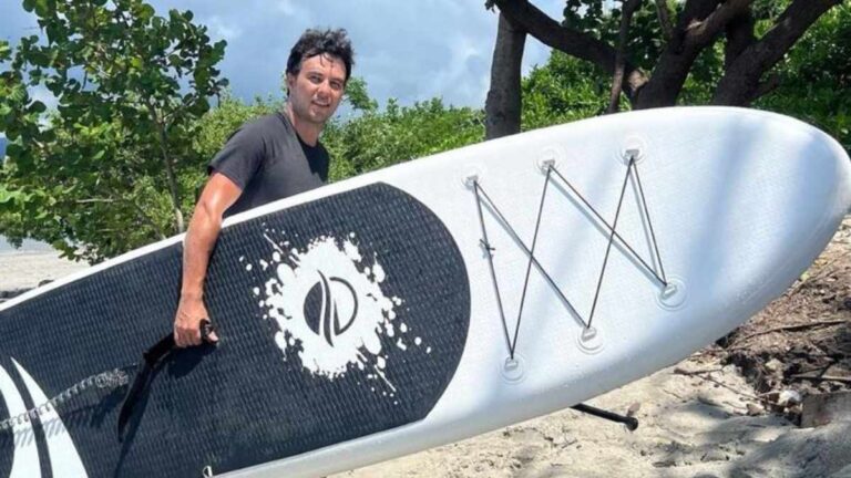 Checo Pérez aprovecha el parón de verano y disfruta de sus vacaciones en las playas de México