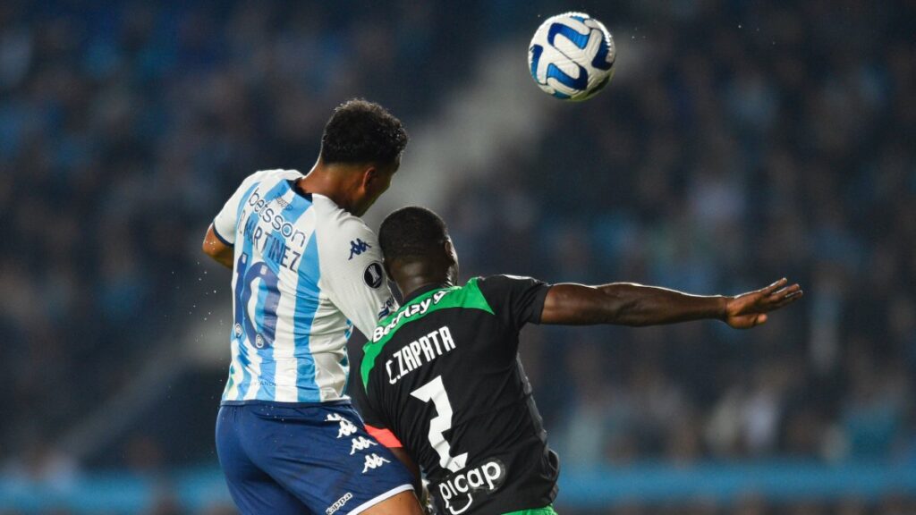 Momento del golazo de Roger Martínez. AP