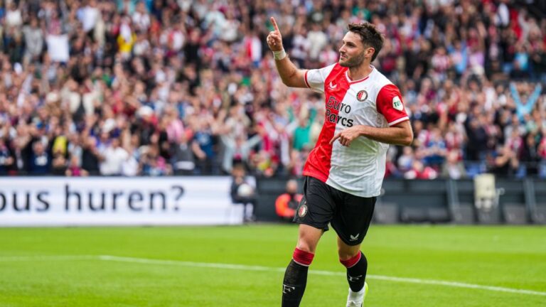 Santi Giménez marca su primer gol de la campaña y Feyenoord consigue agónico empate