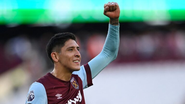 La afición del West Ham le da un gran recibimiento a Edson Álvarez