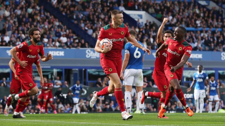 Everton domina pero termina cayendo ante los Wolves para seguir sin puntos en la Premier