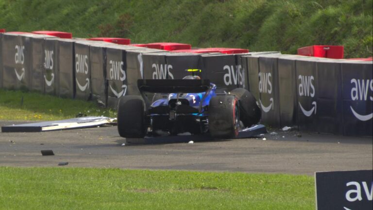 Logan Sargeant choca contra el muro y sale el Safety Car