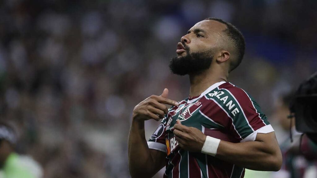 Samuel Xavier celebra el primer gol del Fluminense. AP