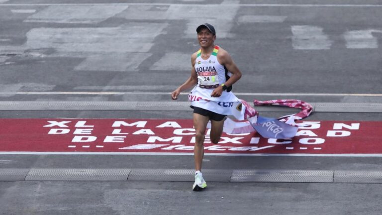 El boliviano Héctor Garibay gana e impone récord histórico en el Maratón de la Ciudad de México