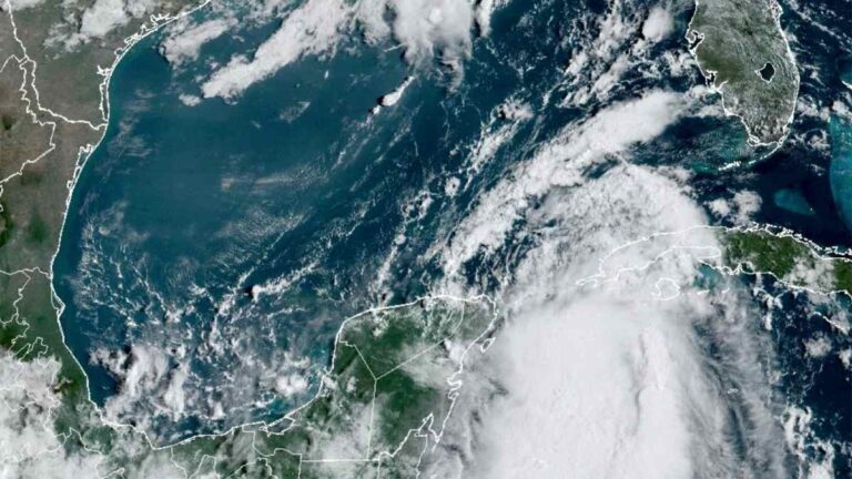 Idalia se convierte en huracán tras su paso por Cuba. ¿Cuándo llegará a la Florida y dónde hará impacto?