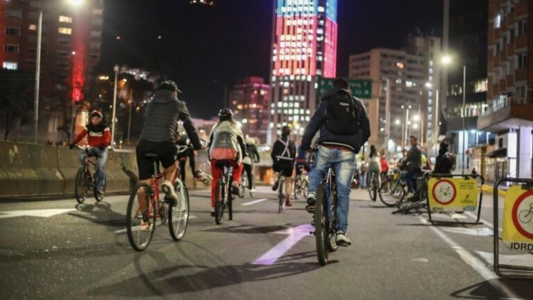 ¿A qué hora empieza la ciclovía nocturna hoy 10 de agosto? Cierres, desvíos y actividades en Bogotá