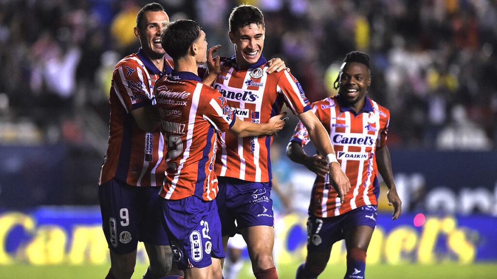San Luis golea al León y pelea por la cima del Apertura 2023