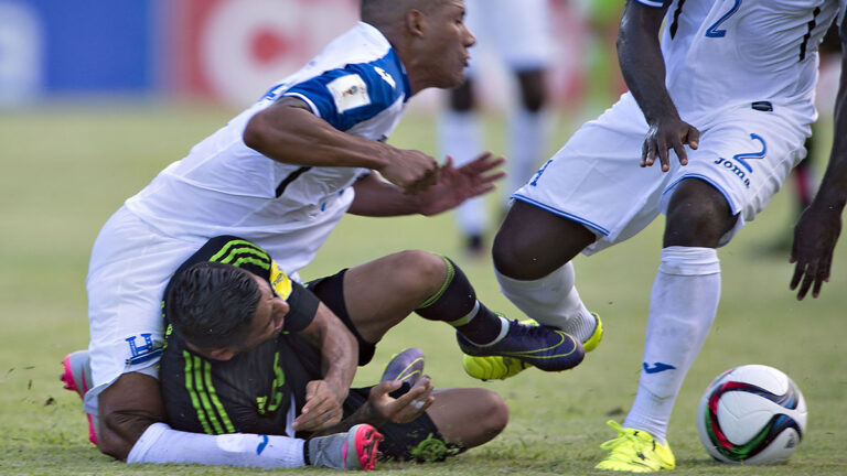 La lesión de Marcelo a un rival hace recordar a la que se vivió en un México vs Honduras