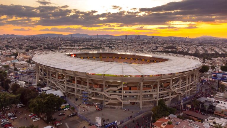 Jardine explota ante las condiciones del Estadio Jalisco: “Si no tiene una cancha en perfecto estado, no debe estar en una liga importante”