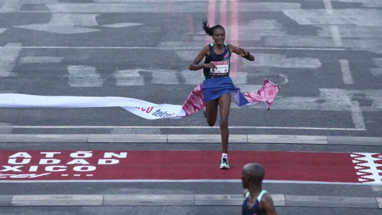 África domina la rama femenil en el Maratón de la CDMX: Celestine Chepchirchir se lleva el triunfo