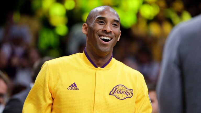 El mundo del básquetbol rinde homenaje a Kobe Bryant en su cumpleaños 45