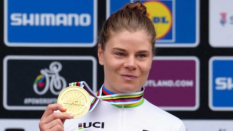 Lotte Kopecky se corona Campeona del Mundo en la prueba de ruta en Glasgow