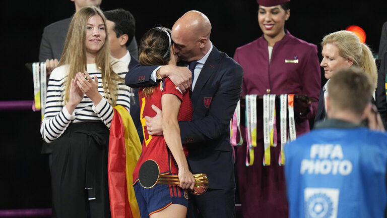 La FIFA abre un proceso disciplinario a Luis Rubiales por su conducta en la celebración de España tras proclamarse campeonas en el Mundial