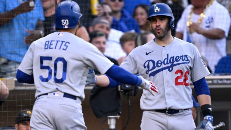 Betts, Freeman y Rosario lideran a los Dodgers sobre los Padres