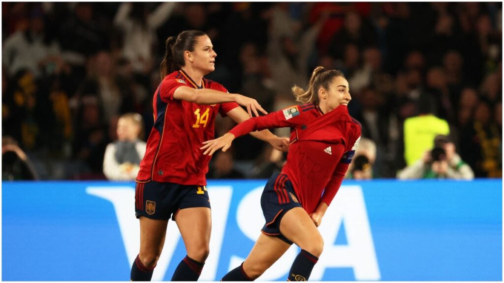 Olga Carmona celebra el gol del título para España | Reuters; Ratnayake