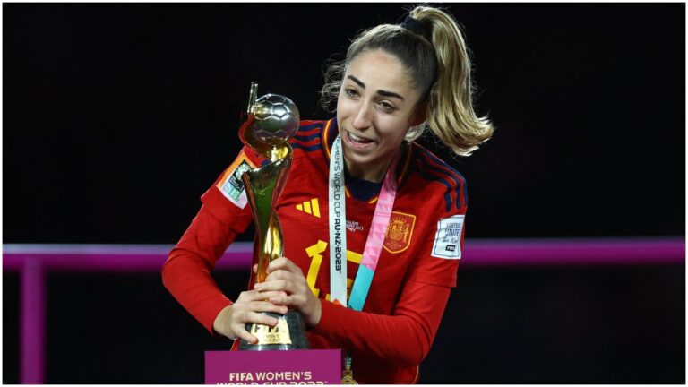 Olga Carmona sufre la muerte de su padre tras anotar el gol del título en el Mundial Femenil