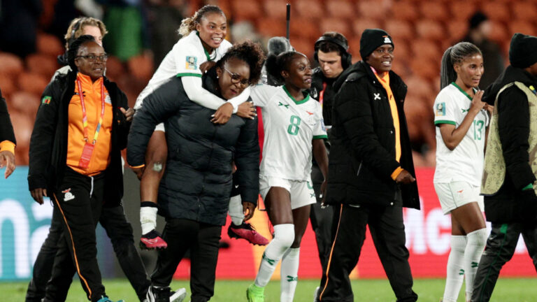 FIFA investiga acusaciones de supuestos tocamientos del entrenador de Zambia a sus jugadoras
