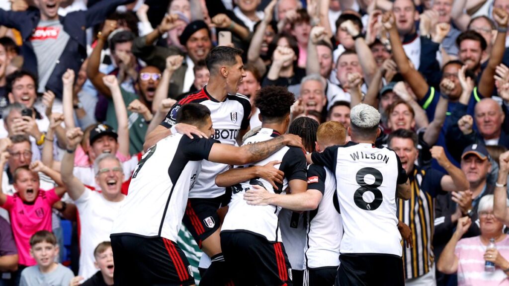 Raul Jiménez fue titular en el estreno con victoria del Fulham en la Premier League