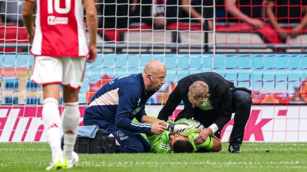 Gerónimo Rulli se lesionó en el estreno del Ajax en la liga neerlandesa
