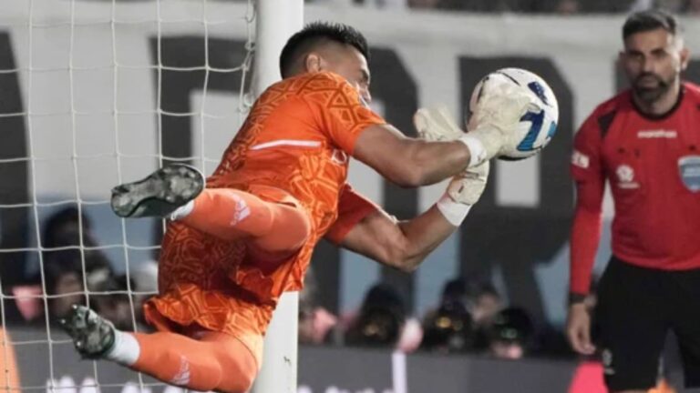 ‘Chiquito’ Romero se agiganta en penales y Boca avanza a las semifinales de la Copa
