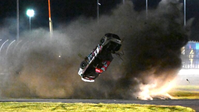 ¡Ryan Preece sufre un violento accidente en NASCAR! Su auto da 10 vueltas por los aires