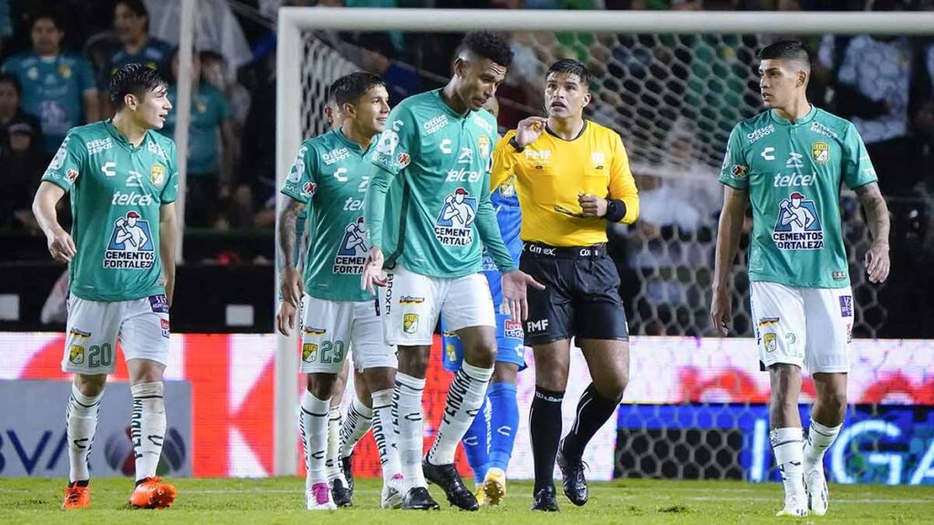 ¡Polémica en el Nou Camp! Le anulan gol a Mazatlán en un penalti | Imago7